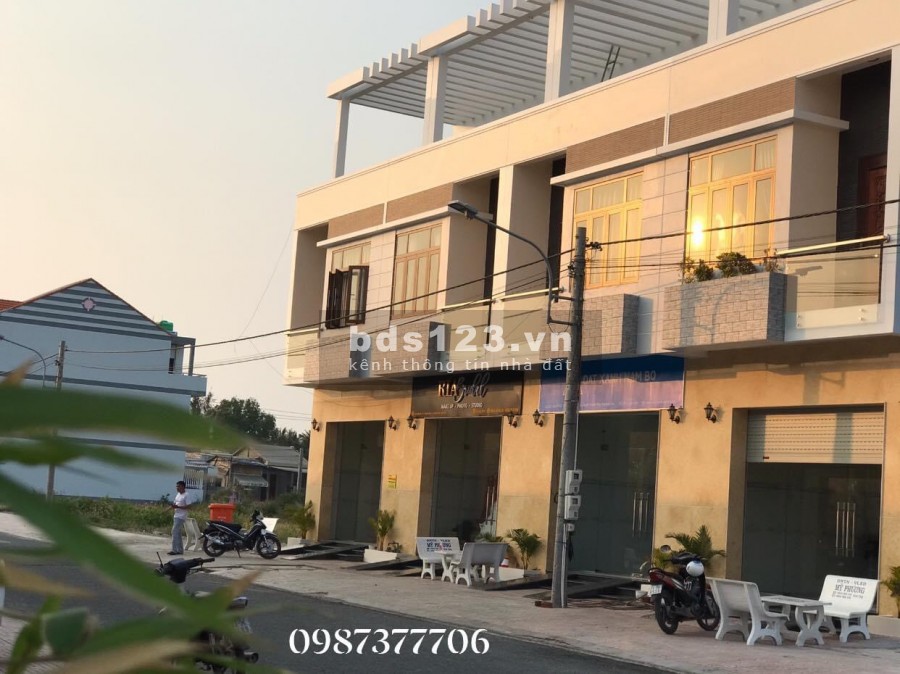 Nhà xây sẵn với thiết kế hiện đại ngay tại huyện Thạnh Phú, liên hệ xem nhà 0987377706
