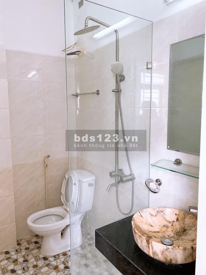 Bán gấp nhà Xuân Phương đường 70 nhà đẹp ở sướng tiện ích giá sốc đầu 2 tỷ, lhcc