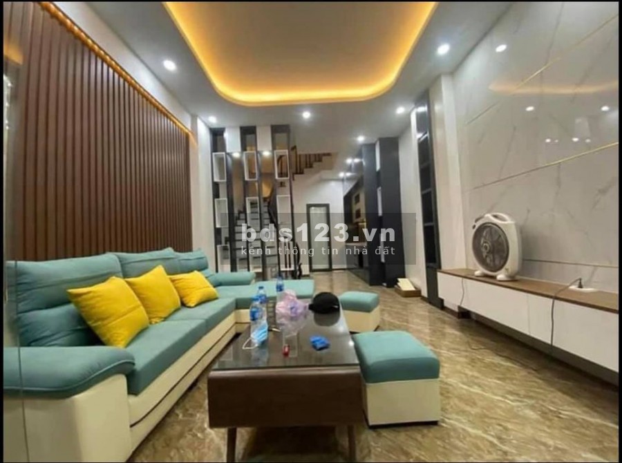 Nhà đẹp ở ngay gần phố Giảng Võ, dt 39m2, 5 tầng, mặt tiền 3.7m, giá 3.55 tỷ, sổ sẵn