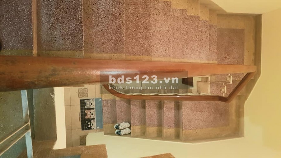 Chính chủ gửi bán nhà mặt phố Đặng Tiến Đông 69m2 x 4 tầng, MT 4m Vị trí đắc địa View hồ Giá TL