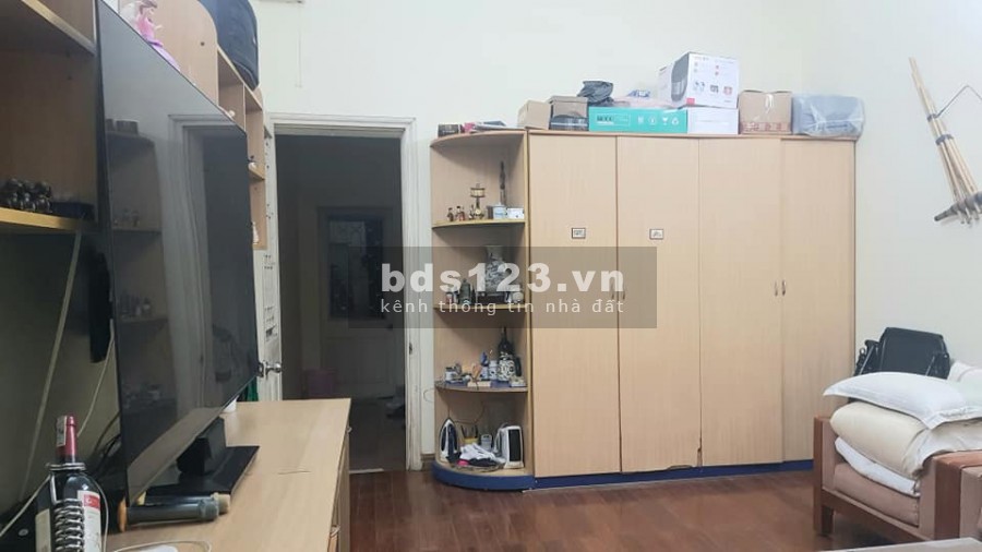 Chính chủ gửi bán nhà mặt phố Đặng Tiến Đông 69m2 x 4 tầng, MT 4m Vị trí đắc địa View hồ Giá TL