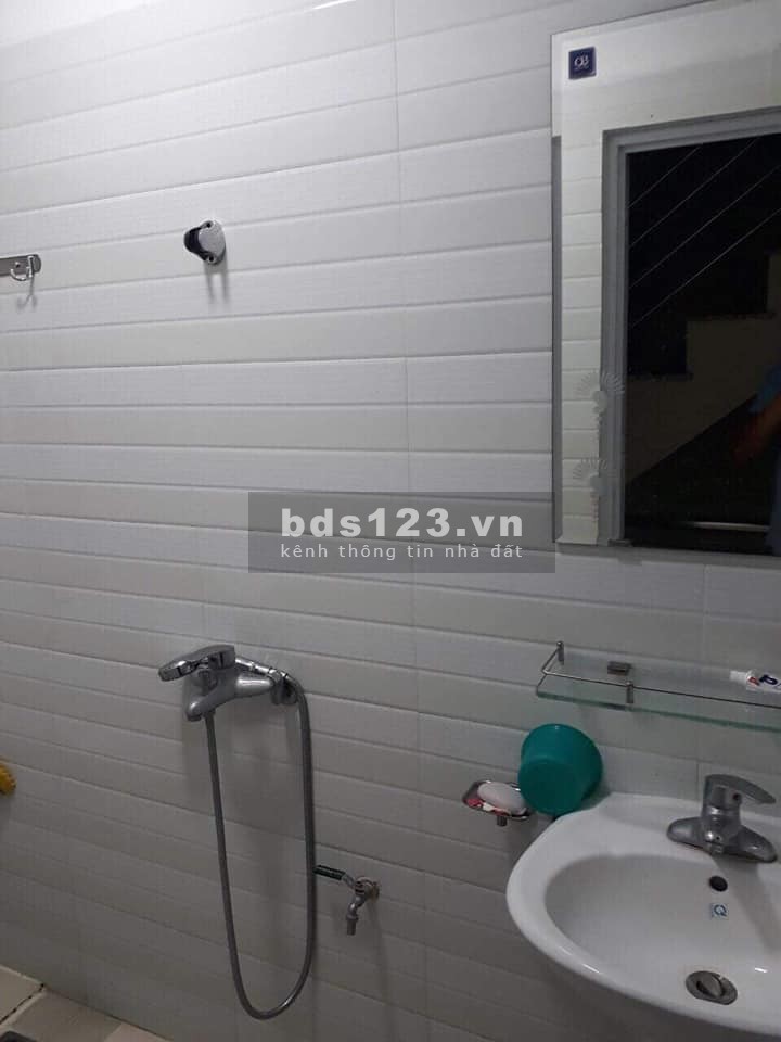Bán nhà cấp 4 có thêm gác lửng đường Nguyễn Văn Cừ, dtsd 45m2, giá nhỉnh 2.5 tỷ