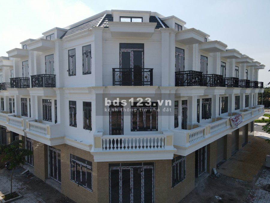 Gia đình khó khăn cần bán gấp căn góc 2mt KDC Vietsing Phú Chánh, giá thương lượng