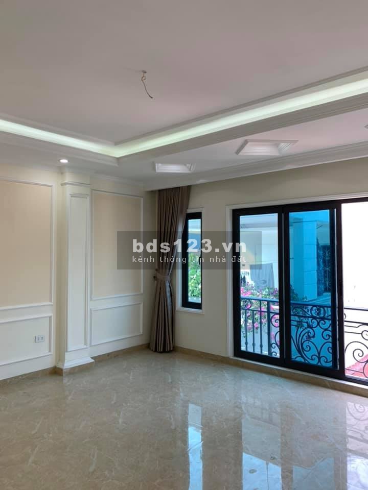 Bán nhà Cầu Giấy, dtsd 42m2, 5 tầng, giá 3.05 tỷ, mới, thoáng, sáng, view đẹp, ngõ to