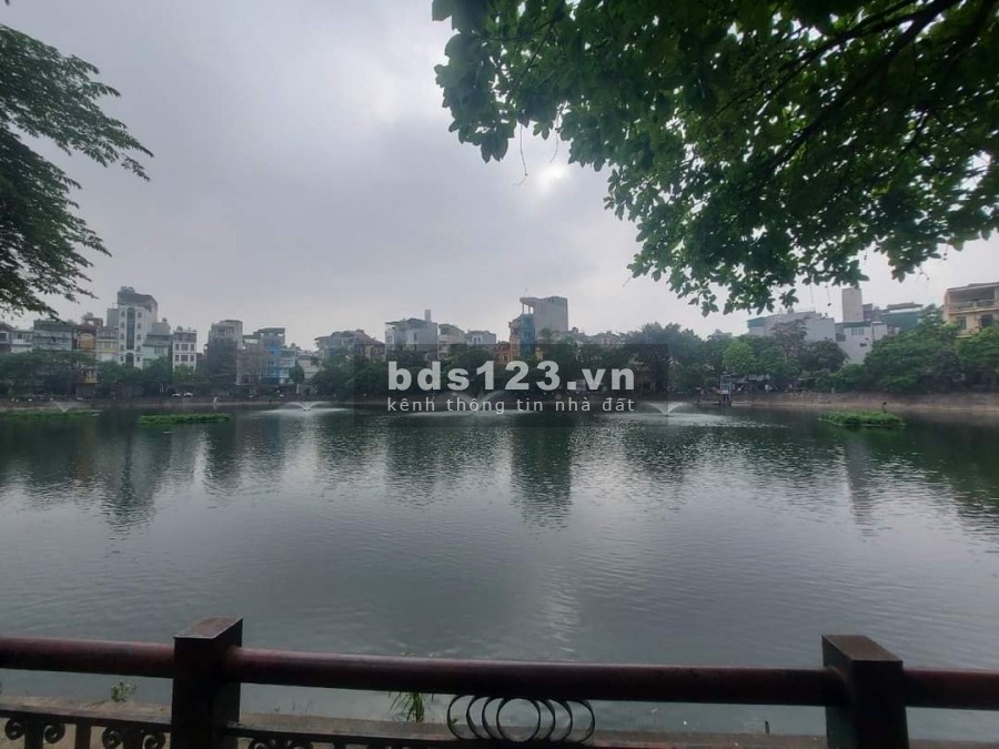 Bán nhà diện tích sử dụng 45m2 mặt hồ Bồ Đề, Long Biên, lô góc, kinh doanh, oto tránh