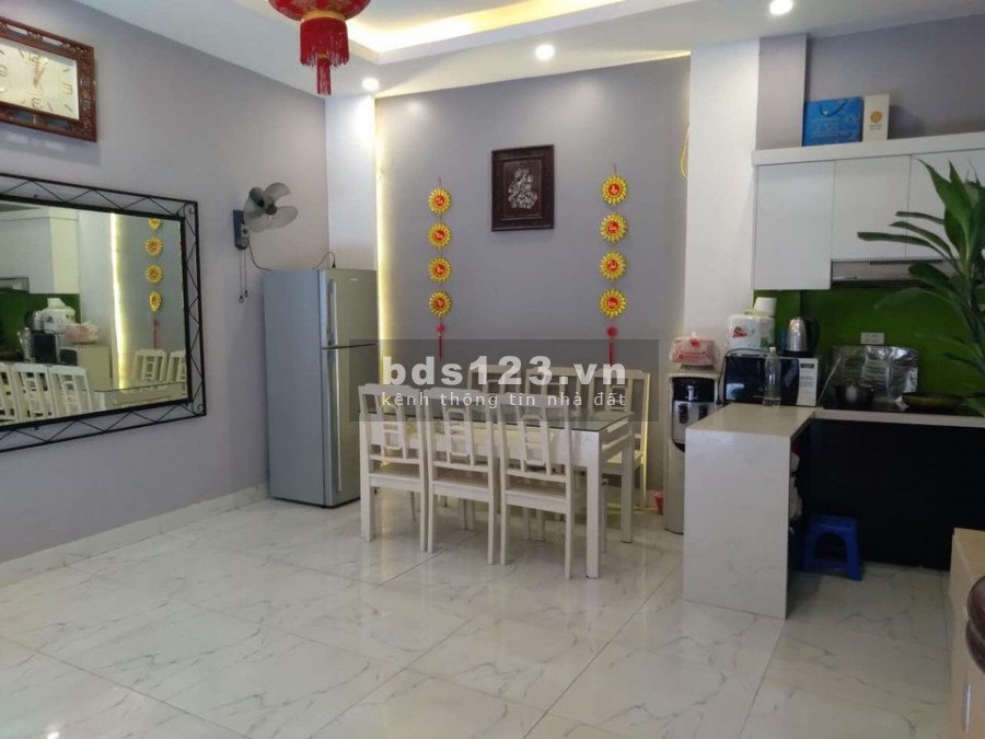 Bán gấp nhà trung tâm Hai Bà Trưng, bă mặt thoáng, ngõ ba gác,…