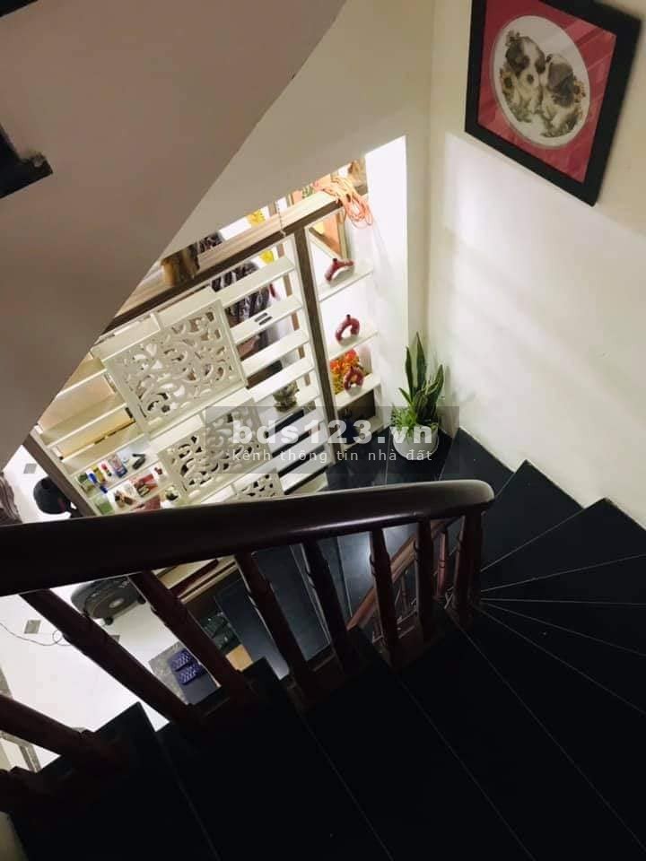 Bán gấp Nhà Hoàng Mai 40m x 5T giá chỉ 3.35 tỷ LH: 0886644228