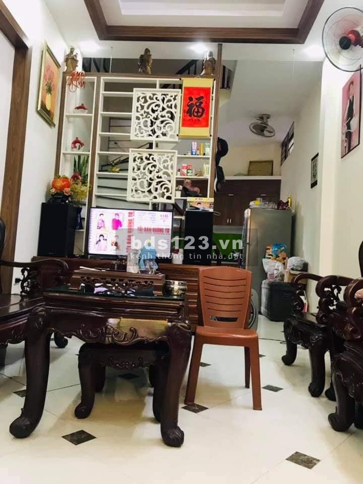 Bán gấp Nhà Hoàng Mai 40m x 5T giá chỉ 3.35 tỷ LH: 0886644228