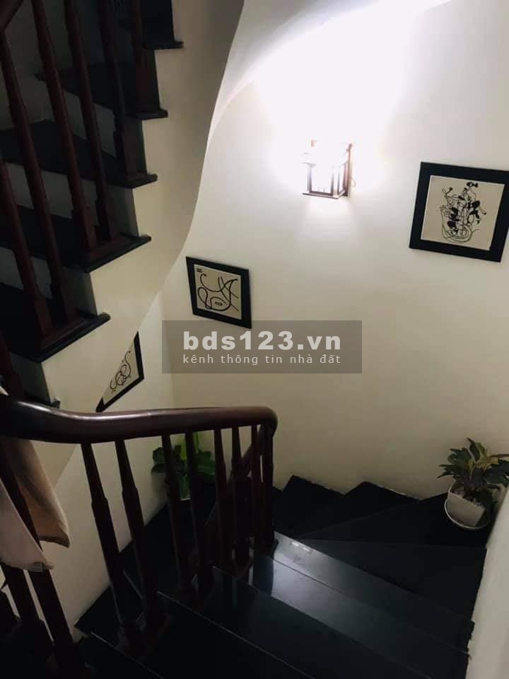 Bán gấp Nhà Hoàng Mai 40m x 5T giá chỉ 3.35 tỷ LH: 0886644228