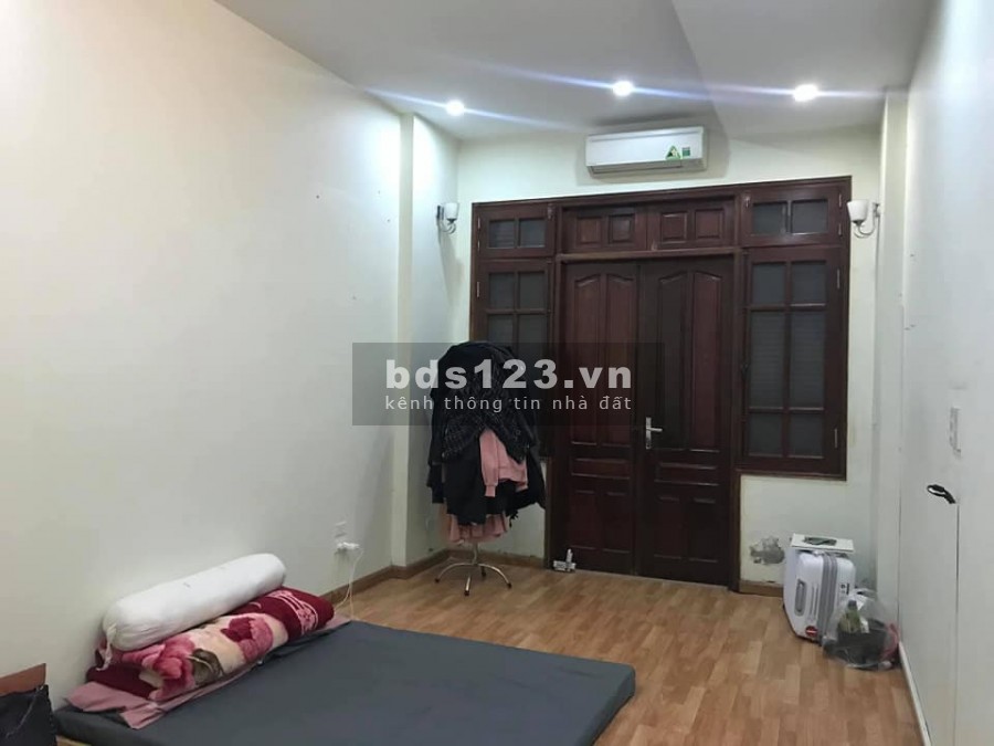 Bán nhà nguyên căn đẹp phố Phùng Chí Kiên, Quận Cầu Giấy, giá bán nhỉnh 5 tỷ, sổ sẵn