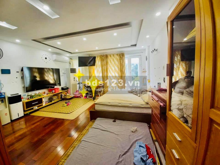 Nhà nguyên căn đẹp nội thất sang trọng phố kim đồng diện tích 49m2 giá bán 3.4 Tỷ