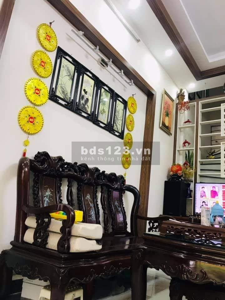 Bán gấp Nhà Hoàng Mai 40m x 5T giá chỉ 3.35 tỷ LH: 0886644228