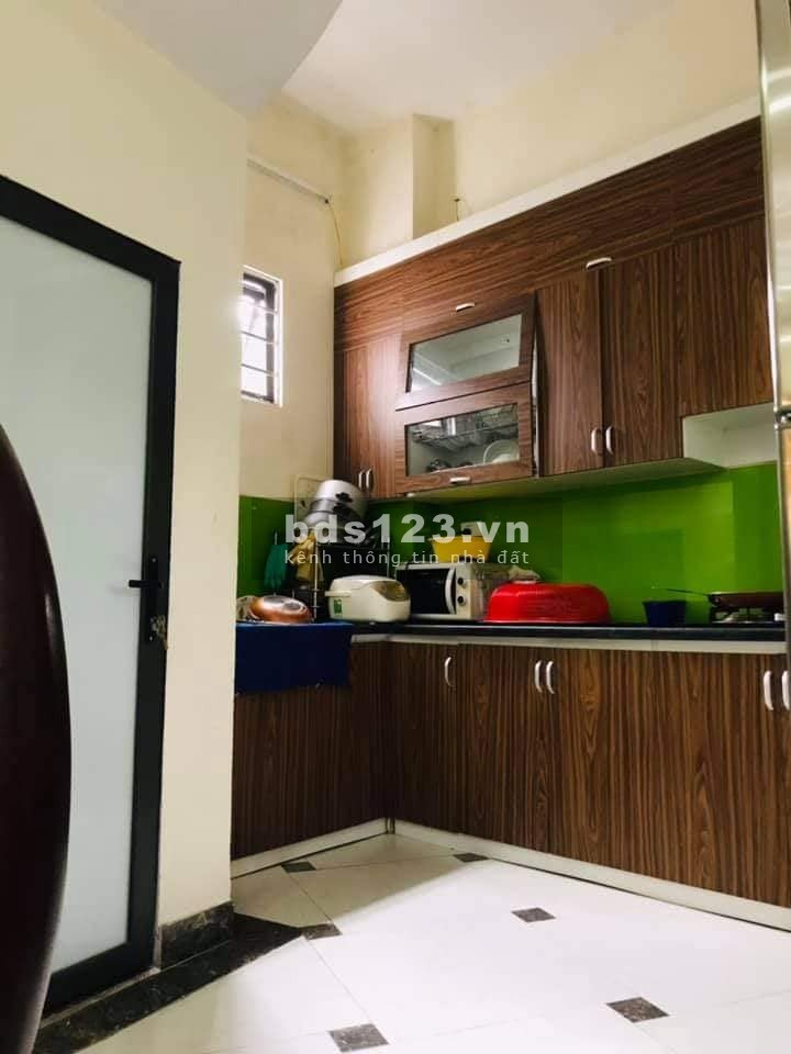 Bán gấp Nhà Hoàng Mai 40m x 5T giá chỉ 3.35 tỷ LH: 0886644228