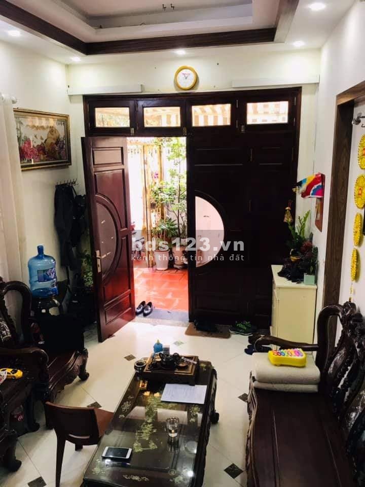 Bán gấp Nhà Hoàng Mai 40m x 5T giá chỉ 3.35 tỷ LH: 0886644228