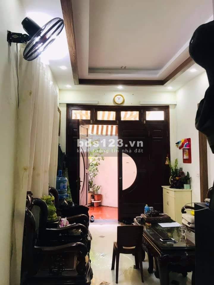 Bán gấp Nhà Hoàng Mai 40m x 5T giá chỉ 3.35 tỷ LH: 0886644228