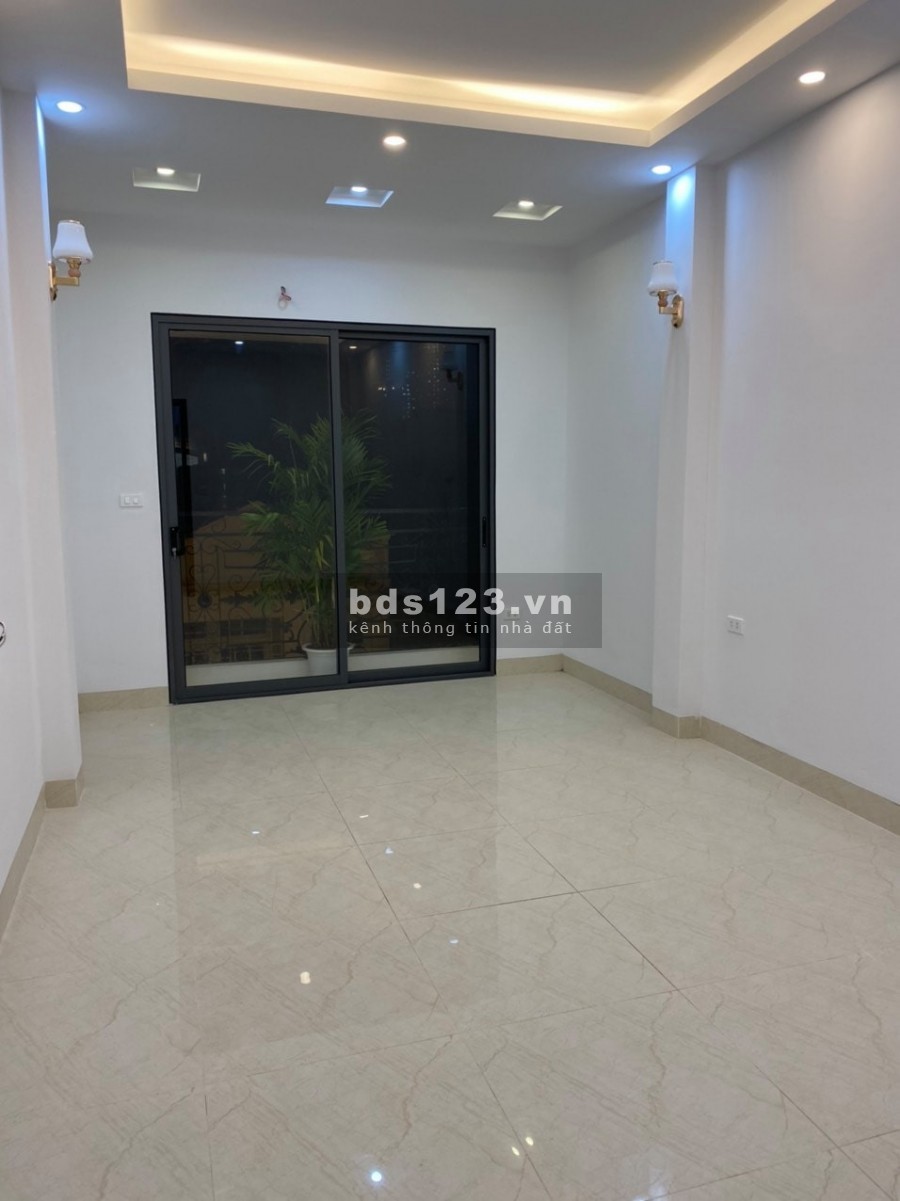 Bán nhà Ngọc Thụy diện tích 45m2 ô tô đỗ cửa mặt tiền 4.36m 15m ra phố, sổ đẹp giá tốt