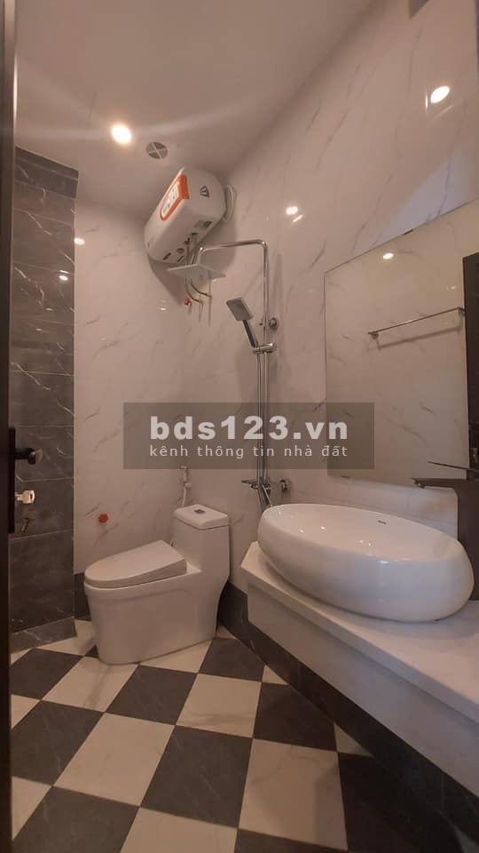 Bán nhà 5 tầng Cầu Diễn, an sinh cực đỉnh với chỉ hơn 2 tỷ, sổ vuông đẹp, sẵn sang tên