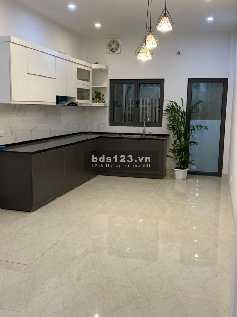 Bán nhà Ngọc Thụy diện tích 45m2 ô tô đỗ cửa mặt tiền 4.36m 15m ra phố, sổ đẹp giá tốt