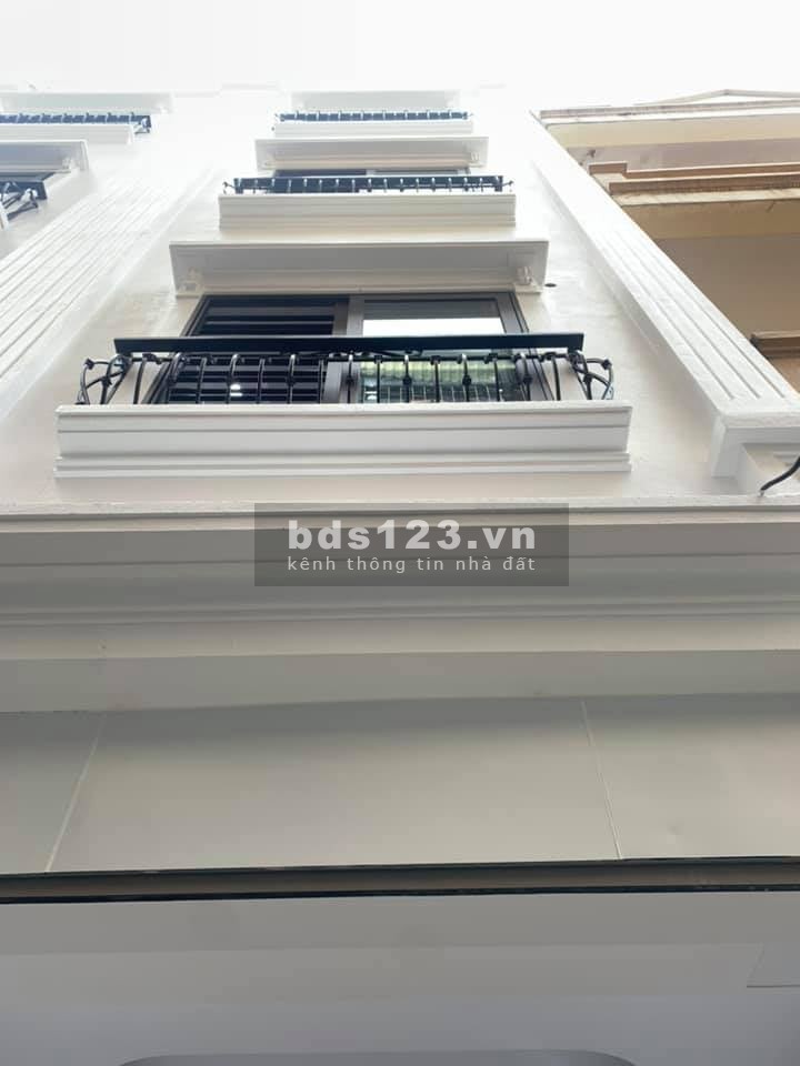 Bán nhà 5 tầng Cầu Diễn, an sinh cực đỉnh với chỉ hơn 2 tỷ, sổ vuông đẹp, sẵn sang tên
