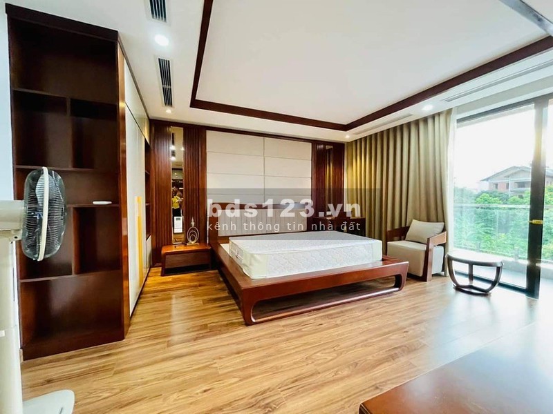 Phố Thái Thịnh, ô tô đỗ cửa, diện tích 56m2 mt 5m, lô góc 2 mặt tiền, kinh doanh đỉnh