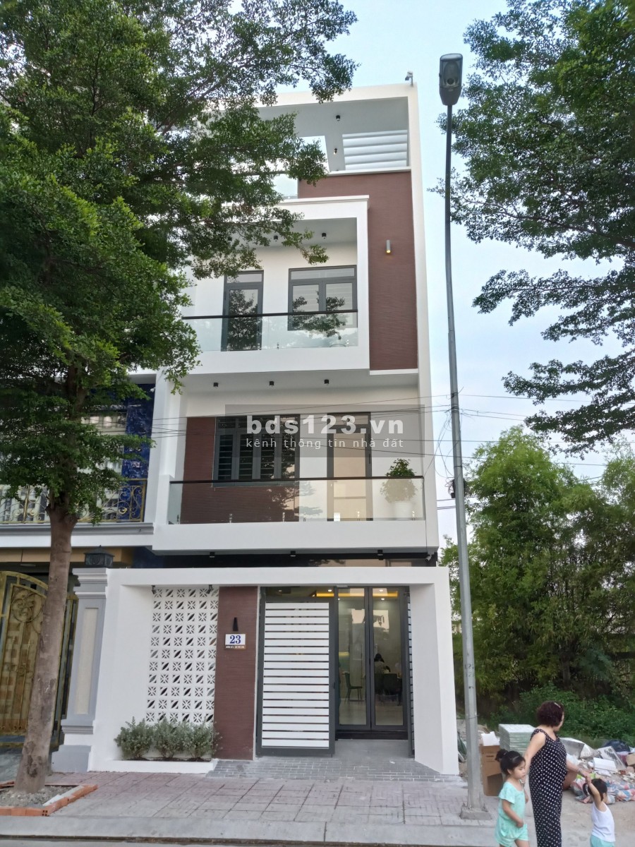 Bán nhà Bình Chánh, mới xây xong, 1 trệt 2 lầu, đường Đinh Đức Thiện (đầy đủ tiện nghi)