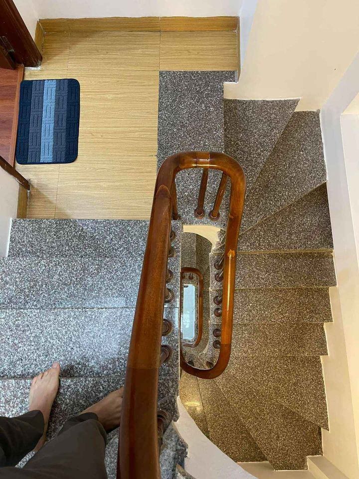 Bán nhà mặt ngõ Võ Chí Công Hà Nội diện tích sử dụng 43m2, 5 tầng, giá 5.5 tỷ lh 0902224679
