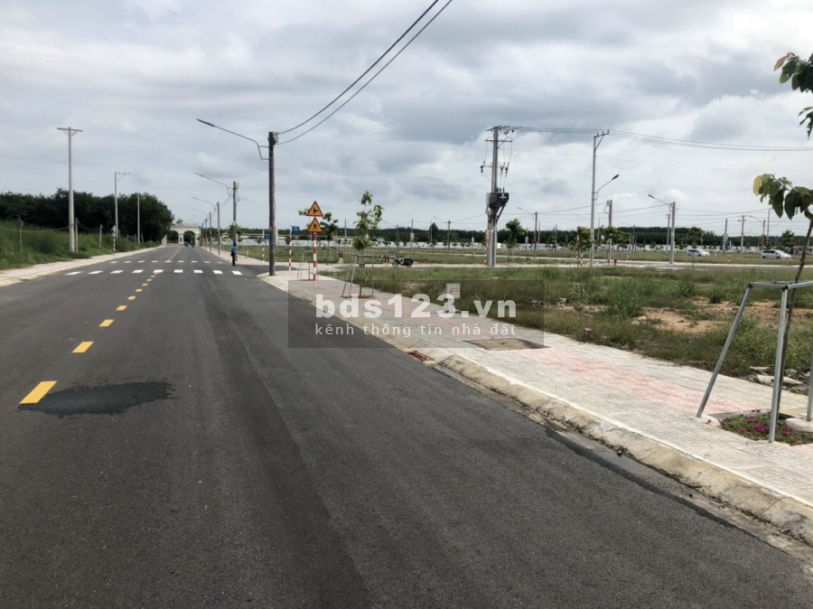 Đất nền Bình Dương cách trung tâm 5 phút, mặt tiền đường quốc lộ, sổ hồng riêng, giá chỉ 990tr