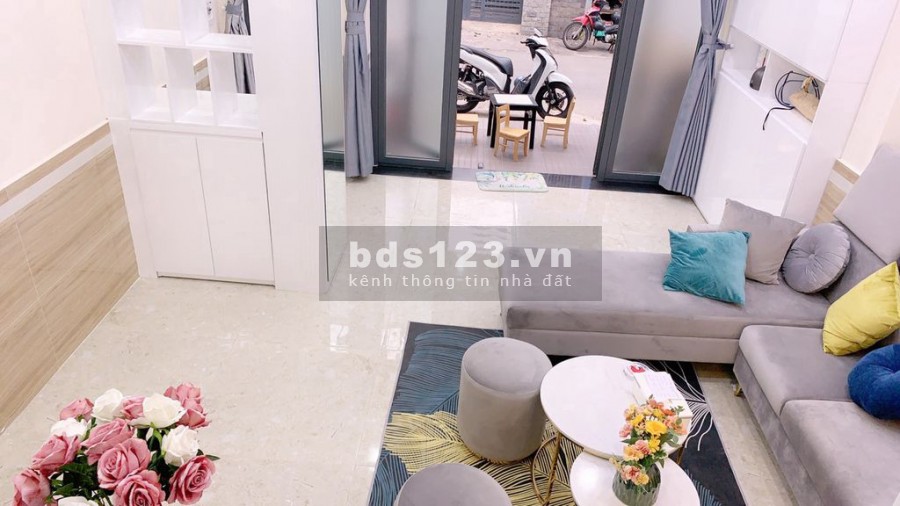 Bán nhà lô góc diện tích 38m2 Quận 10 có 2 tầng mặt tiền 4,3m giá bán nhanh 5,3 tỷ