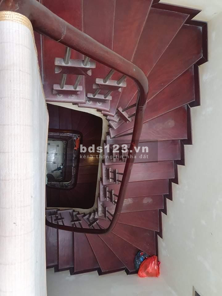 Nhà trung tâm Gia Lâm kinh doanh sầm uất đường phố rộng lớn, giá mềm nhỉnh 6 tỷ, dt 62m2