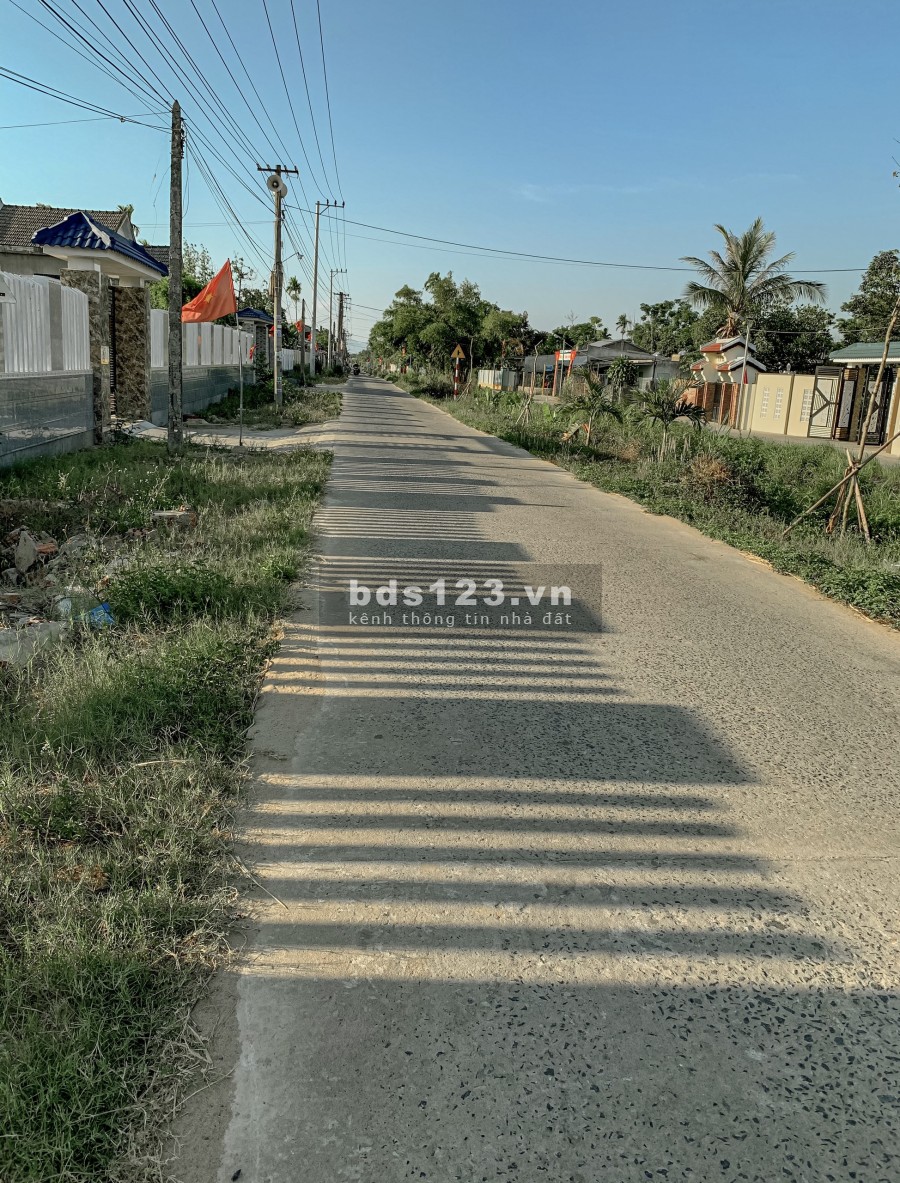 Đất ở thổ cư gần quốc lộ 1A đường quy hoạch 7m5 bán lỗ trong tháng 9 duy nhất 1 lô