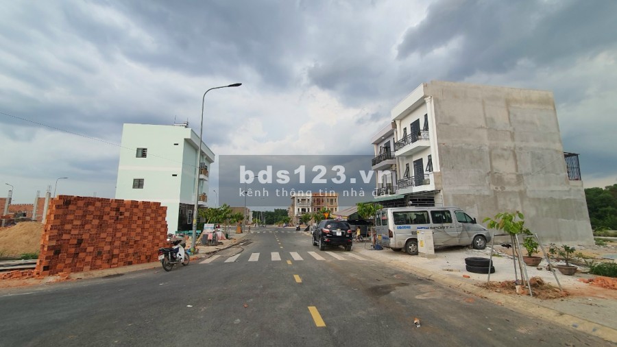 Bán Đất nền 105m2.Thổ Cư 100%.sổ sẵn. phường Long Bình Tân. Biên Hòa