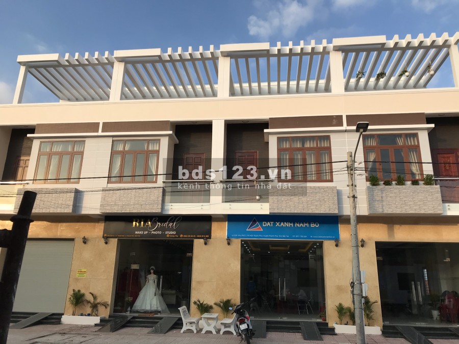Bán nhà phố mặt tiền kinh doanh đang cho thuê 15 triệu/tháng, sổ đầy đủ đã hoàn công