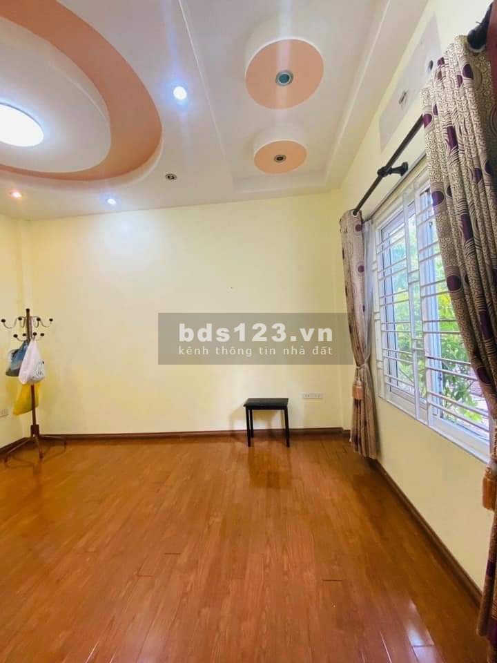 Bán nhà nguyên căn đường Tân Mai, đúc kiên cố 6 tầng, diện tích 60m2, giá bán nhỉnh 2 tỷ