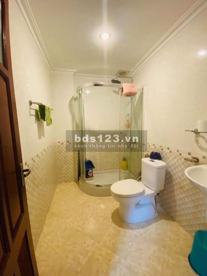 Bán nhà nguyên căn đường Tân Mai, đúc kiên cố 6 tầng, diện tích 60m2, giá bán nhỉnh 2 tỷ