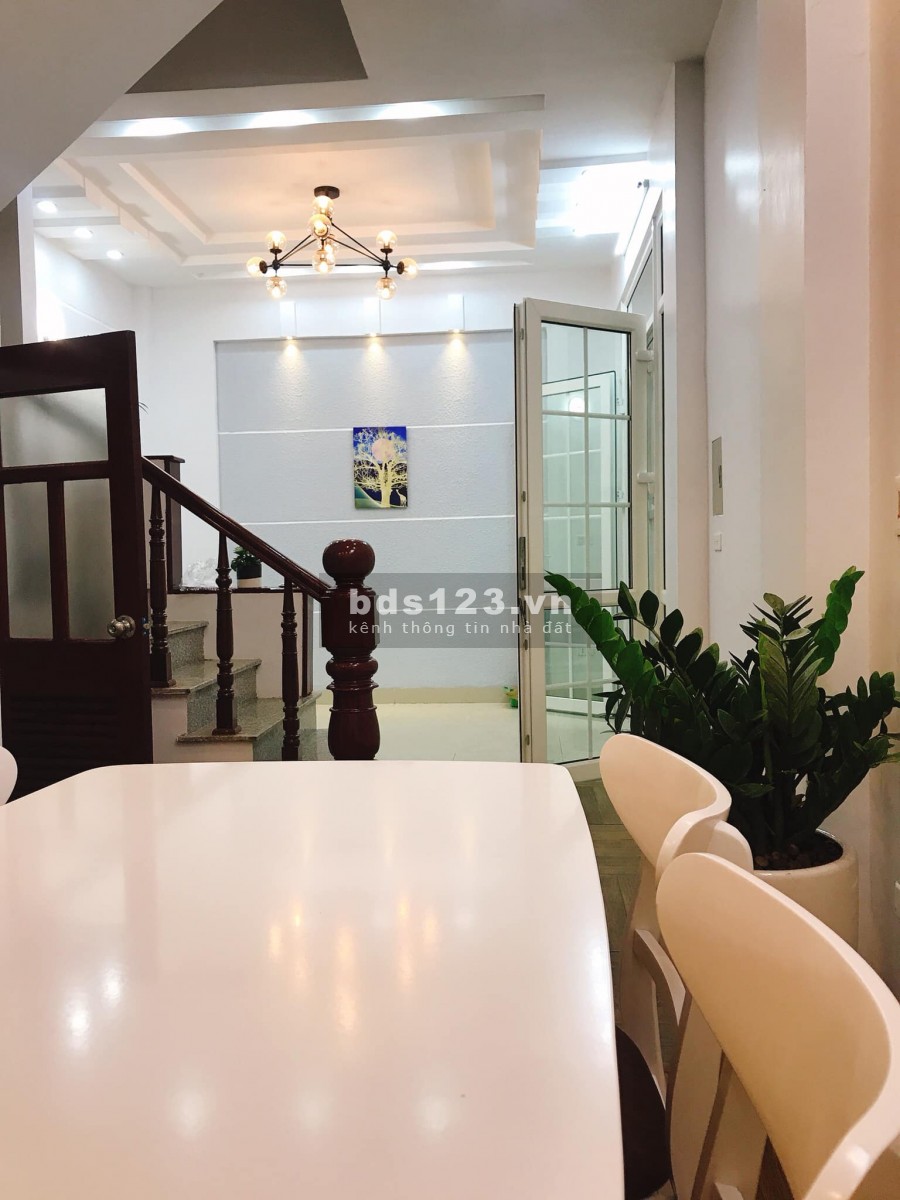 Ngõ cực rộng, bán nhà Xuân Thủy, diện tích sử dụng 47m2, giá bán nhanh 5.2 tỷ