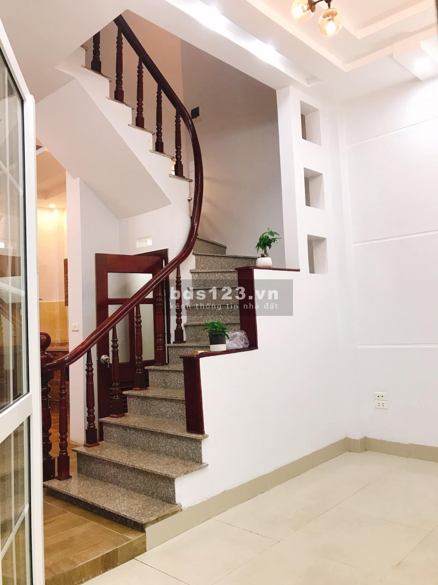 Ngõ cực rộng, bán nhà Xuân Thủy, diện tích sử dụng 47m2, giá bán nhanh 5.2 tỷ