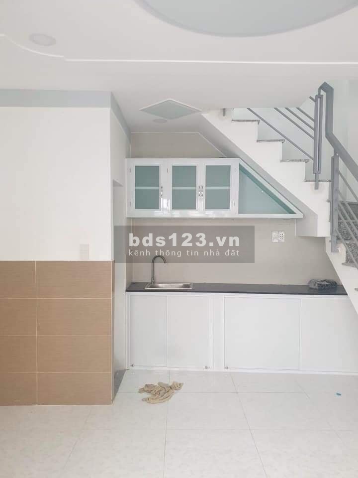 Bán nhà Cách Mạng Tháng 8 Quận 10, chỉ 2,8 tỷ, sổ hồng riêng, sẵn sàng công chứng trong ngày