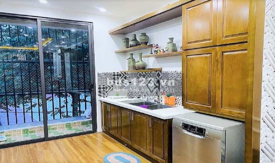 Bán nhà Đống Đa, phố Vũ Ngọc Phan. Ô tô tránh, kinh doanh. 85m2 5T MT5m 15tỷ
