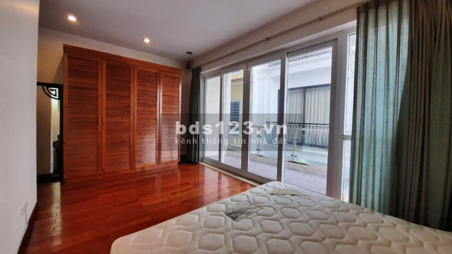 Bán nhà đẹp ở cả kinh doanh phố Bồ Đề, Long Biên 60m x 5 tầng, mt 6m hơn 5 tỷ view hồ ô tô