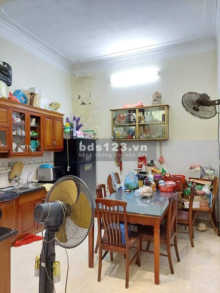 Bán nhà ngõ 3 gác tránh. Trương Định diện tích 60m2 4 tầng, mt 4m giá bán 5.2 tỷ, lhcc