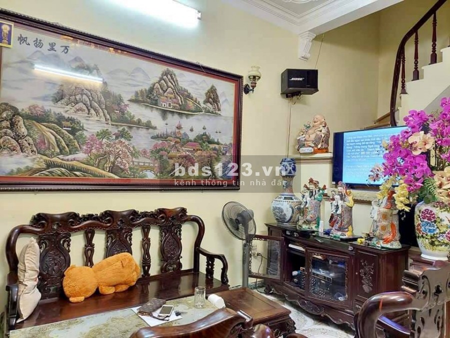 Bán nhà ngõ 3 gác tránh. Trương Định diện tích 60m2 4 tầng, mt 4m giá bán 5.2 tỷ, lhcc