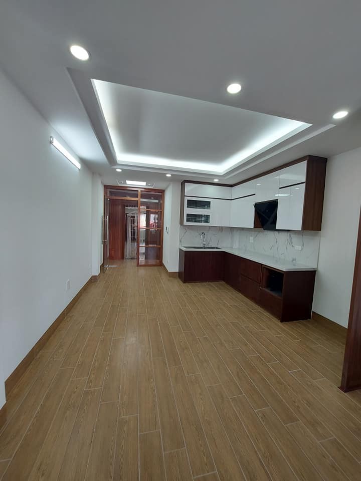 Bán tòa nhà văn phòng phố Mạc Thái Tổ đúc kiên cố 7 tầng, giá bán 15.5 tỷ, sổ sẵn
