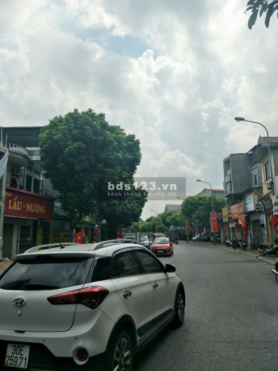 Bán gấp nhà mặt đường Trường Lâm 60m2, giá 9 tỷ, Kinh doanh đỉnh, Vỉa hè đá bóng.
