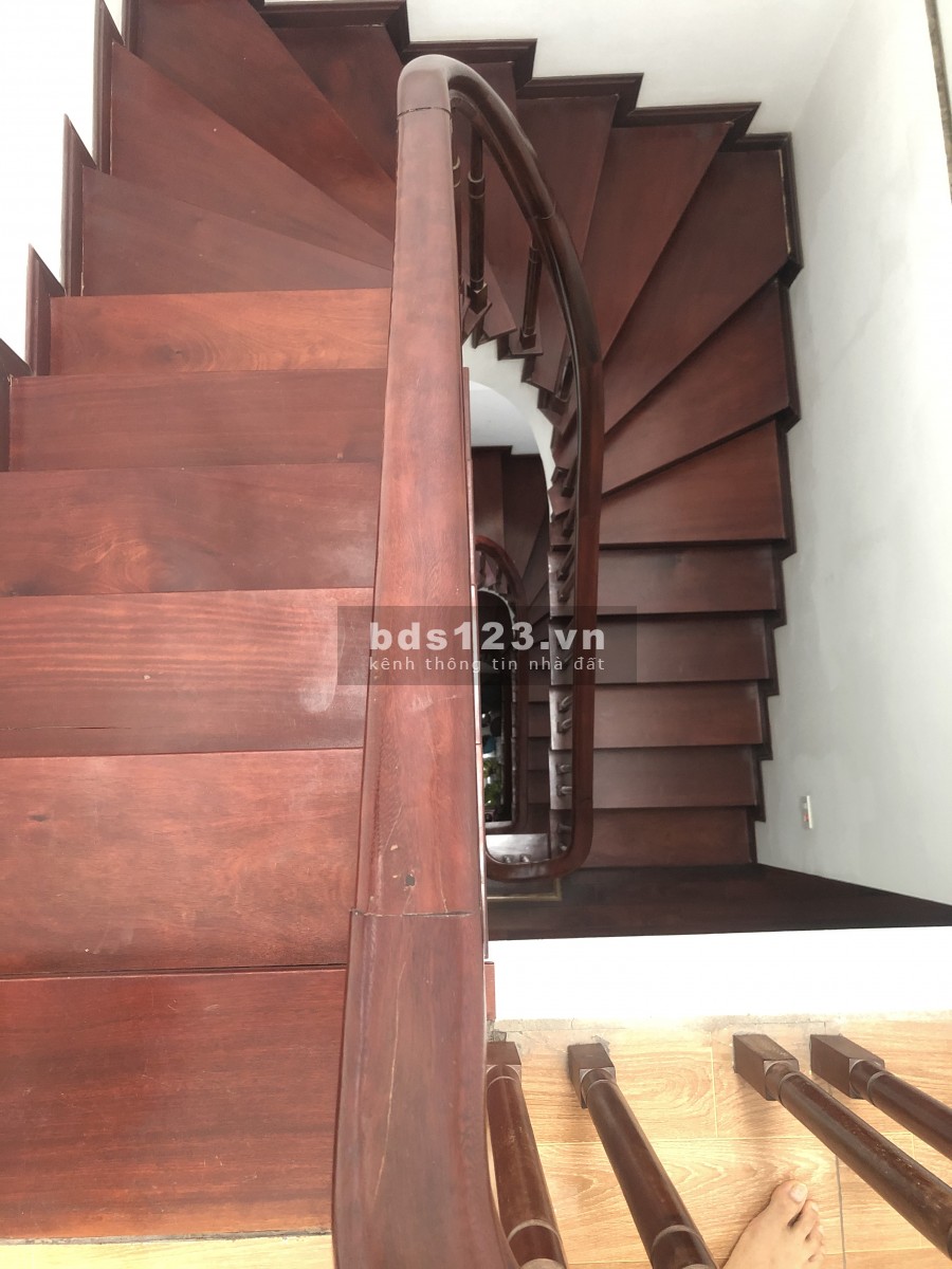 Bán nhà liền kề 5 tầng Cầu Giấy, khu dân cư đông đúc, an sinh đỉnh, nội thất cao cấp