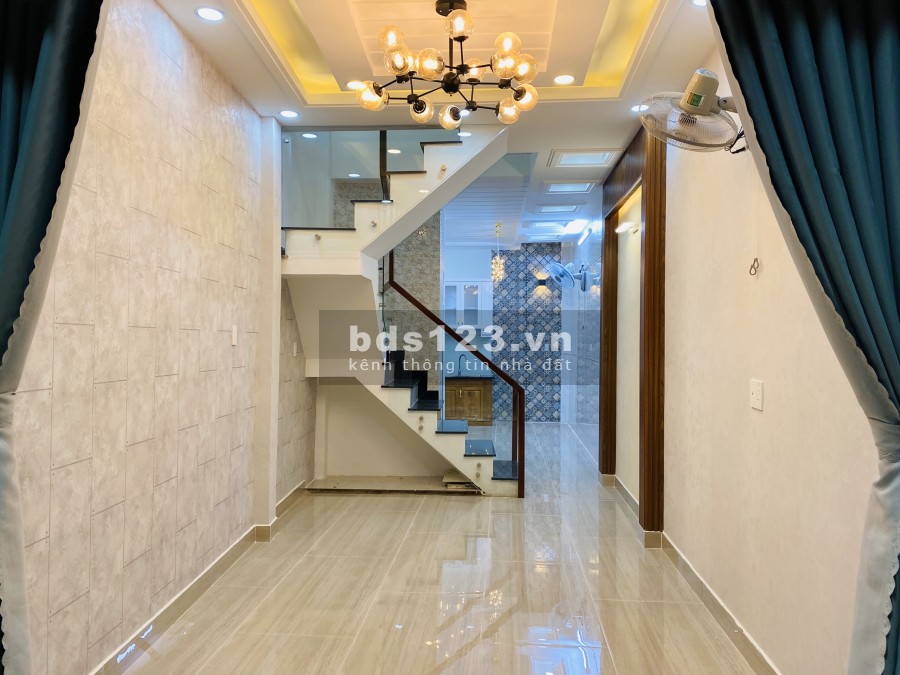 Bán nhà Phạm Văn Chiêu, khu dân trí cao, hẻm lớn có camera 24/24, dt 42m2, giá 4.4 tỷ