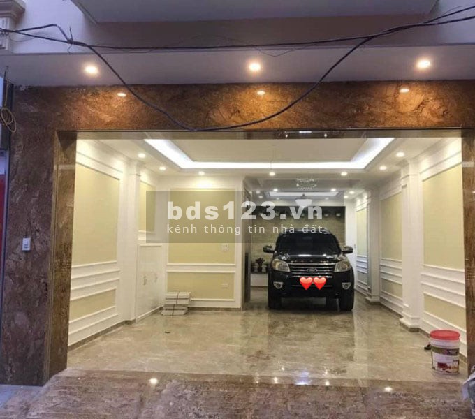 Bán nhà nguyên căn Phú Diễn phân lô 6 tầng thang máy ô tô, giá bán hơn 5 tỷ