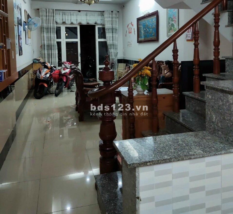 Bán nhà hẻm xe hơi Lạc Long Quân phường 10 Tân Bình diện tích 54m2, 2 lầu, giá rẻ