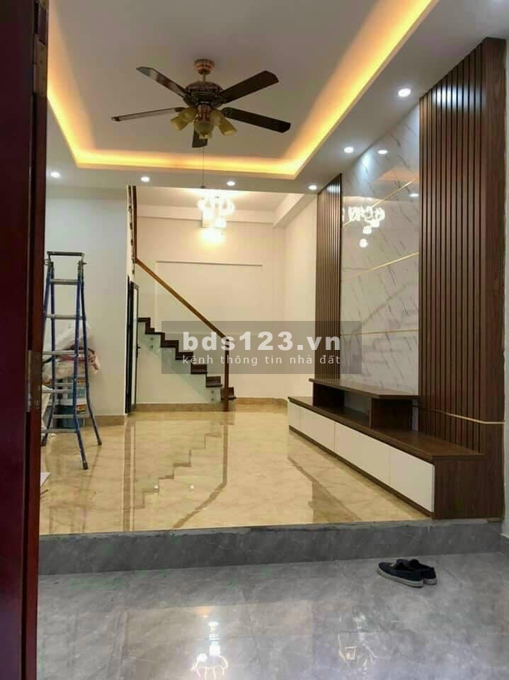 Cực hiếm nhà rộng 40m2, Nguyễn Văn Cừ, Quận Long Biên 5 tầng ô tô 7 chỗ ra vào thoải mái