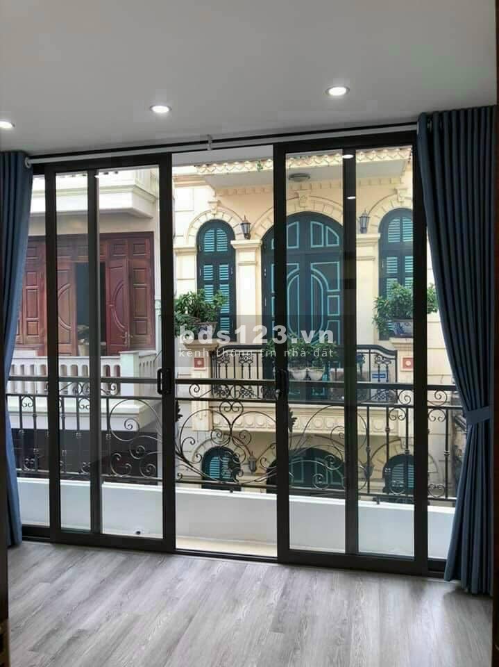 Cực hiếm nhà rộng 40m2, Nguyễn Văn Cừ, Quận Long Biên 5 tầng ô tô 7 chỗ ra vào thoải mái