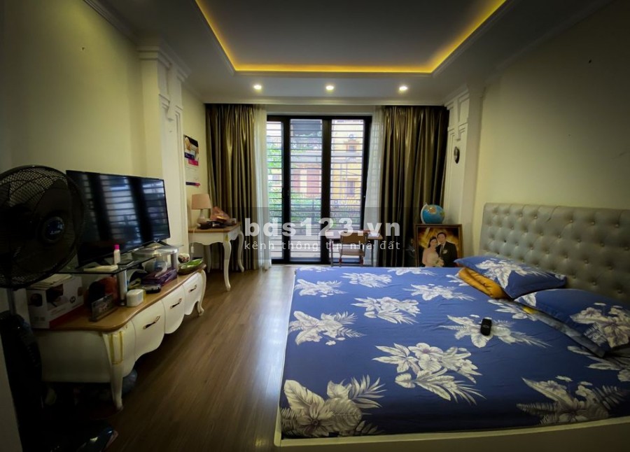 Bán gấp nhà Nguyễn Khang, Cầu Giấy diện tích 45m2, giá bán 4 tỷ, lh 0974609992